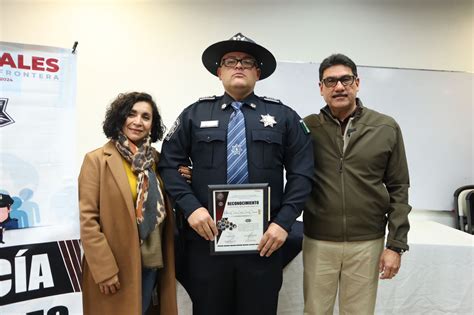 Entrega Juan Gim Nogales Reconocimiento A PolicÍa Del Mes Gobierno Municipal De Nogales