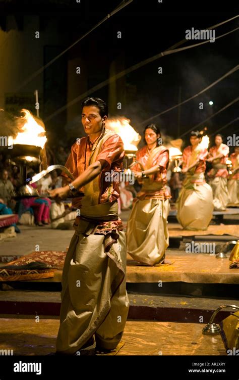 Ganga aarti ceremony. Dasaswamedh Ghat. Ganges river. Varanasi. India ...