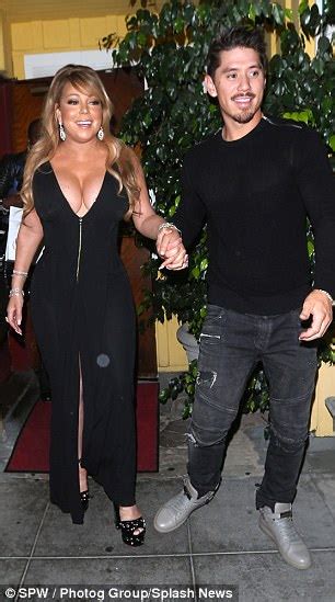 Mariah Carey Steps Out In Most Eye Popping Dress Yet Daily Mail Online