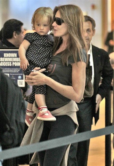 A Filha Carla Bruni E Nicolas Sarkozy Embarcam Em Miami Carla