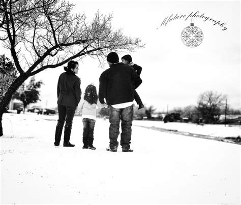 Snow family photography | Love photography, Family photography, Family posing