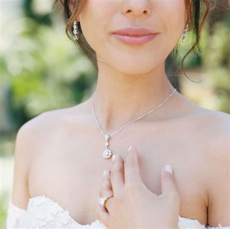 The 25 Best Bridal Necklaces