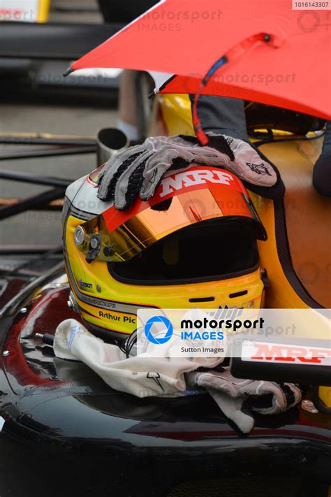 The Helmet Of Arthur Pic FRA MRF Challenge Rd1 Buddh International