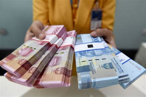 Jelang Akhir Pekan Rupiah Dibuka Melemah Jumat Pagi