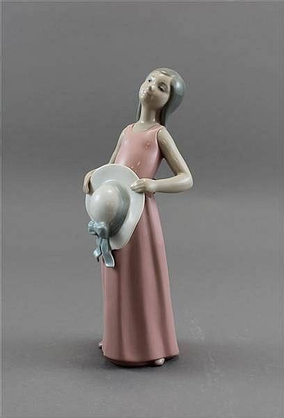 Lot Lladro Figurine Woman In Pink Dress Holding Hat D