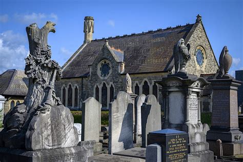 This historic cemetery in London is now open to tours - Lonely Planet