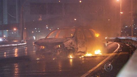 Carro Pega Fogo No Viaduto Do Gas Metro Bom Dia Rio G