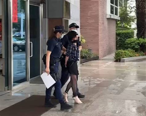 攻擊力強！高跟鞋短裙女肩撞、拳打警察 上手銬腳鐐送辦 社會 自由時報電子報