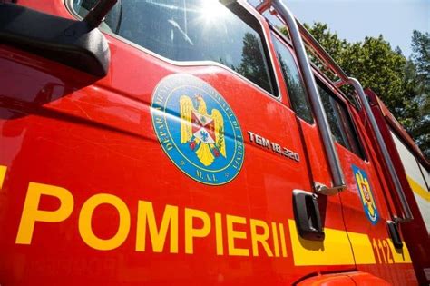 Copac căzut pe carosabil blochează un sens de mers pe DJ 248A în