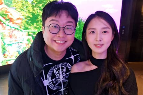 매니저인 줄 알았는데44살에 27살 아내와 결혼한 연예인 근황 뷰스케치