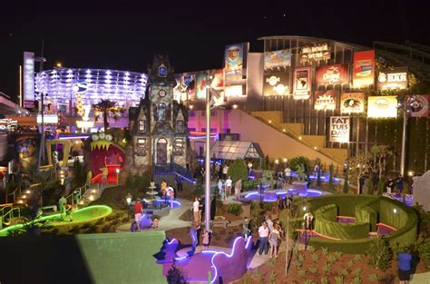 Hollywood Drive-In Golf at Universal CityWalk Orlando | Orlando Informer