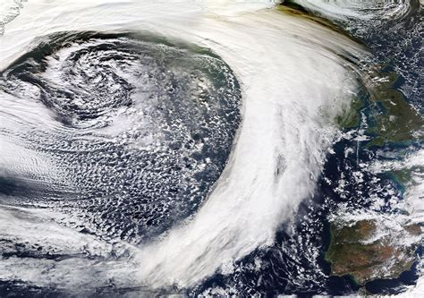 Así es la enorme borrasca con aire polar que abrirá paso a las lluvias