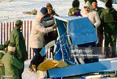 29 Air Florida Flight 90 Survivors Stock Photos, High-Res Pictures, and ...