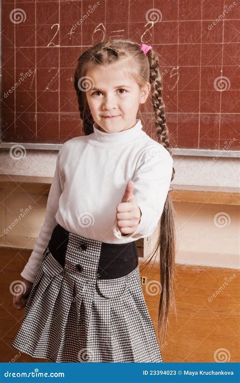 Petite Fille Dans La Salle De Classe Image Stock Image Du Enfant