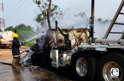 Hombres Armados Incendian Tractocami N En Jaltipan E Veracruz Mx