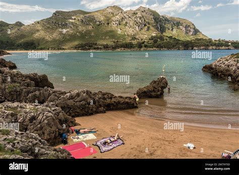 Mujeres en bikini chiquito fotografías e imágenes de alta resolución Alamy
