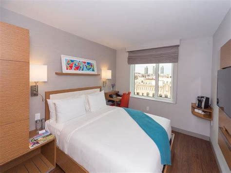 Edge Hotel | Hotels in Washington Heights, New York