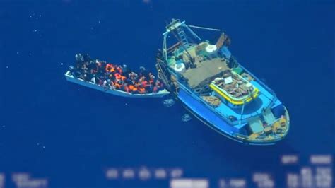 Frontex diffuse des images de migrants débarqués en pleine mer