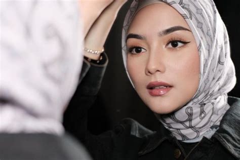 Artis Ini Putuskan Berhijab Saat Ada Di Puncak Karier Nomor Sempat