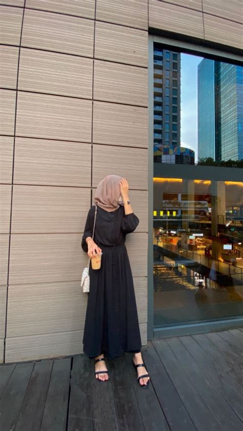 Pin by 𝓵 on she Ootd hijab Ootd dress Pose foto hijabers