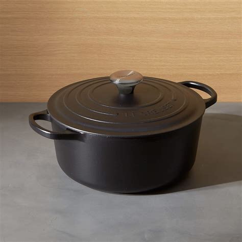 Le Creuset Signature 5 5 Qt Round Licorice Black Enameled Cast Iron Dutch Oven With Lid