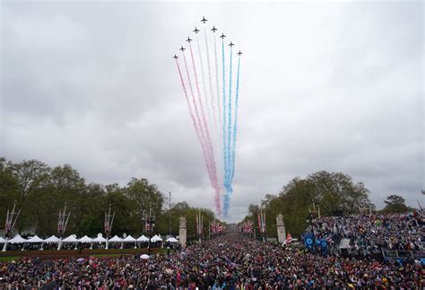 King and Queen crowned on historic day of celebration | Express & Star