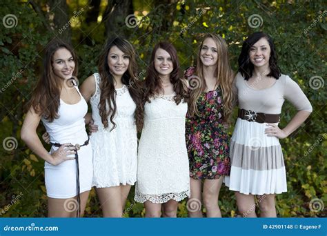 Groupe De Jeunes Filles Photo Stock Image Du Robe Rire