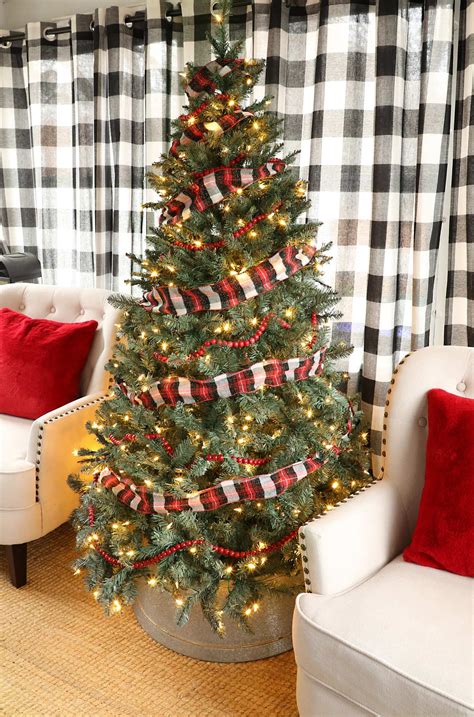 How To Put Ribbon On A Christmas Tree - Weekend Craft