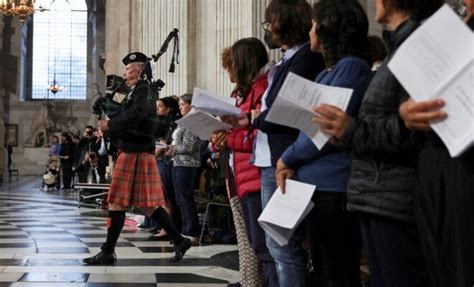 Les Fun Railles De La Reine Elizabeth Ii Piper Fait Reposer La Reine