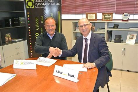 Cooperativas Agro Alimentarias Extremadura Y Liberbank Suscriben Un