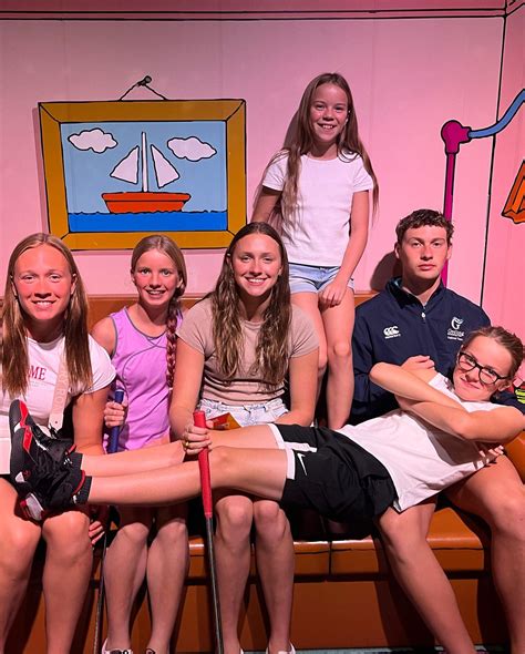 Nicole Briscoe | The pictures speak for themselves 🥥🌺🌅 | Instagram