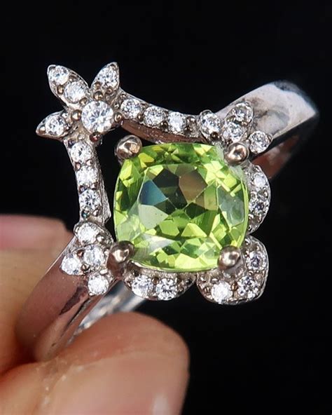 Anillo De Fe Adornado Con Un Peridoto 925 Plata Catawiki