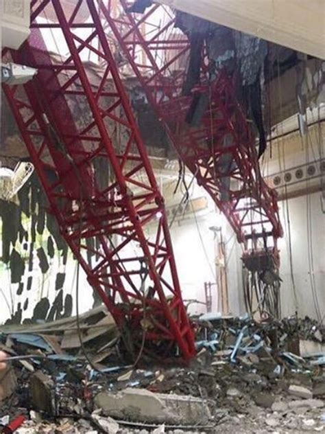 Scores Dead In Crane Collapse In Mecca S Grand Mosque