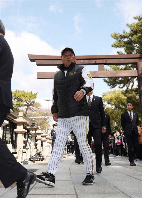 阪神・岡田監督 西宮神社で必勝祈願「いよいよかみたいな感じには」 絵馬には「連覇」― スポニチ Sponichi Annex 野球