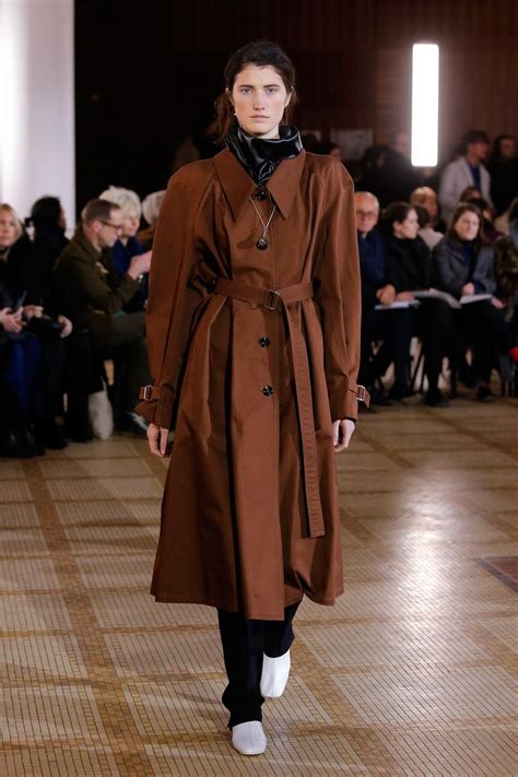 Lemaire Fall 2018 Ready To Wear Collection Vogue Fashion Show Collection Ready To Wear Fashion