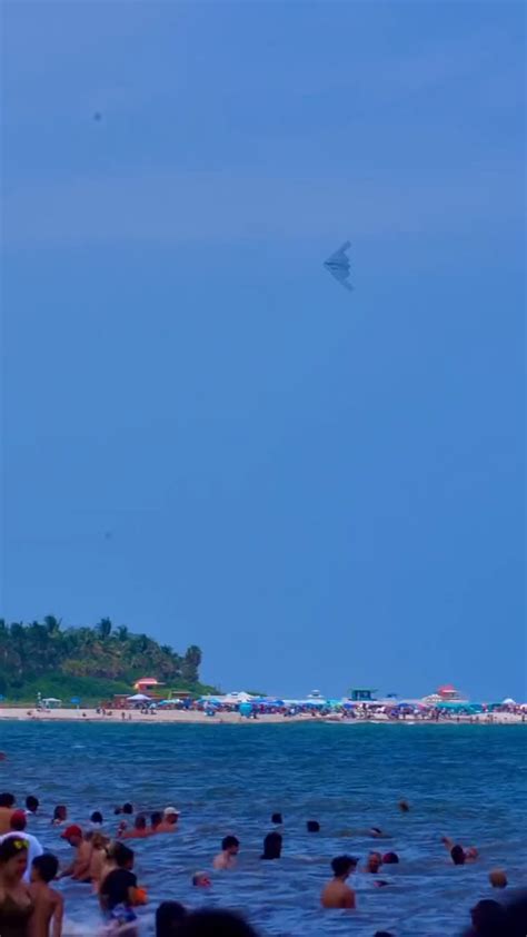 B-2 Spirit stealth strategic bomber flying over Miami beach : r/interesting