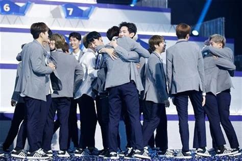 PRODUCE 101's Hwang Minhyun cried the most after the Wanna One members ...