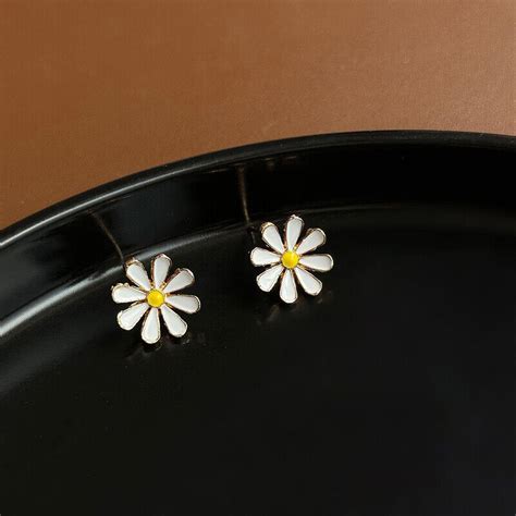 Pair Fashion Elegant Delicate Light Luxury Small Daisy Flower Stud