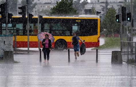 Warszawa Wielka ulewa przeszła nad miastem 29 czerwca zdjęcia wideo