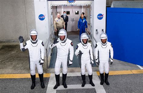 Nasa Spacex S Spacecraft Lifts Off With Four Astronauts To