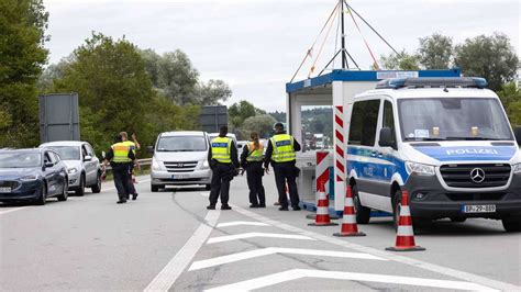 Nrw Polizei Erinnert Familien Vor Osterurlaub An Neue Reise Regel