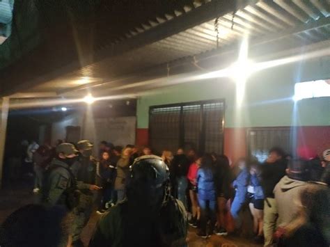 Fiesta clandestina en el Bajo Flores había casi 150 personas juegos