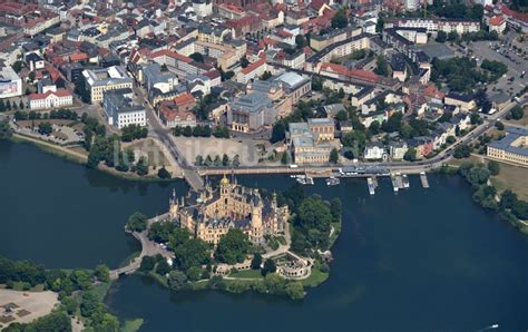 Schwerin von oben Schweriner Schloß und Landtag in der