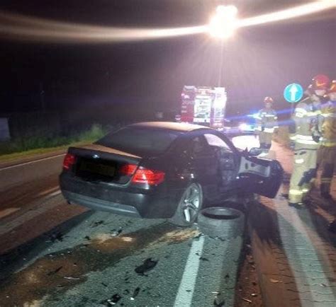 Wypadek w Nowej Wsi W nocy na odcinku DK75 doszło do zderzenia busa i