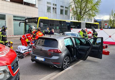 Unfall Mit Linienbus Mehrere Verletzte Unsertirol