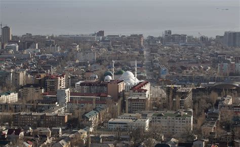 Angry crowd storms Russia’s Dagestan airport to…