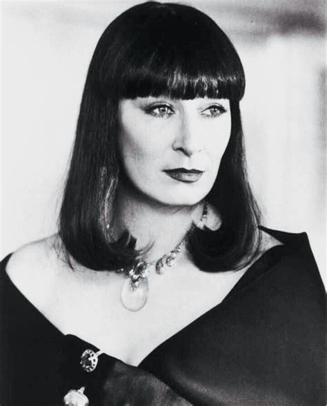 Pin By Lisa On Anjelica Huston Anjelica Huston Classic Portraits Movie Stars