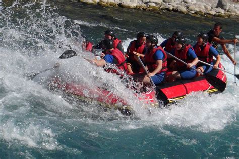 Why Whitewater Rafting In America Ultimate Country Guides