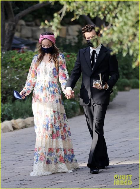 Harry Styles & Olivia Wilde Hold Hands at Jeffrey Azoff's Wedding - See ...