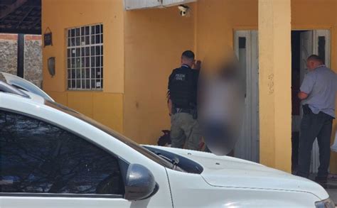 Pol Cia Civil Investiga Homic Dio De Jovem Assassinado Em Via P Blica